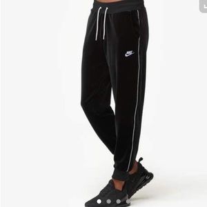 NEW NIKE VALOUR/VELVET SWEATPANTS